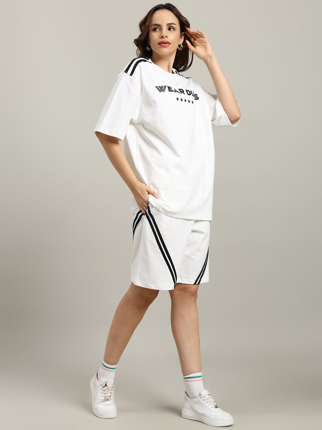 WOMEN'S STAR JUMPER REGULAR FIT SHORTS (OFF WHITE)