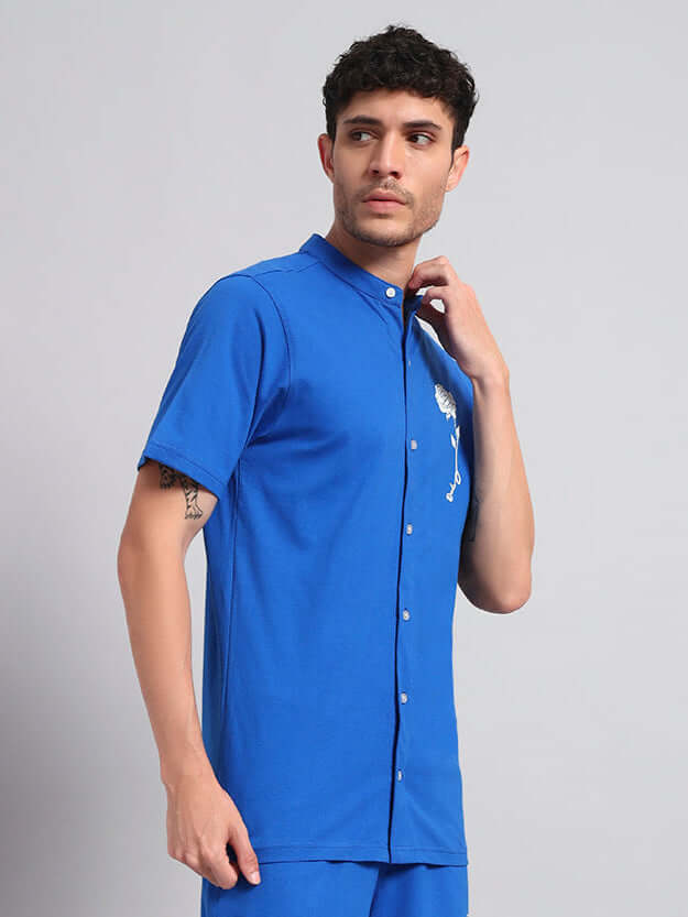 Man wearing LIMBO regular fit blue shirt made of 97% cotton French terry lycra, highlighting button-down design and comfort.