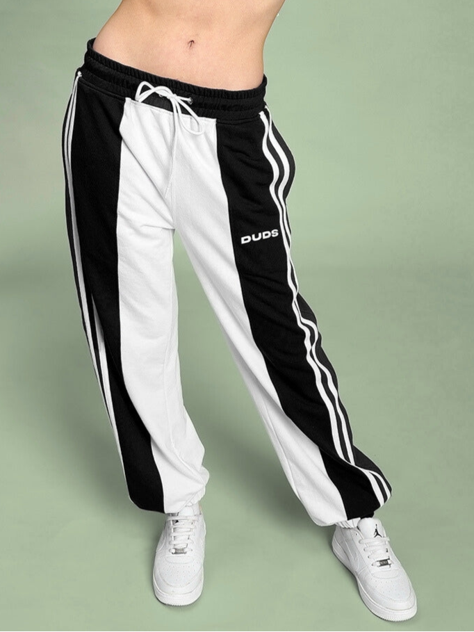 WOMEN'S BALMY RELAXED FIT JOGGER (BLACK-WHITE)