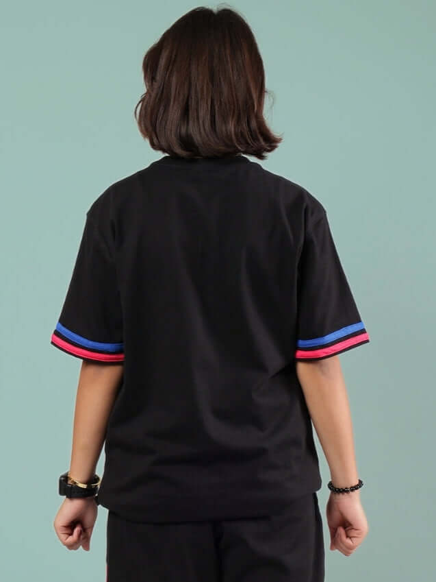 Back view of child wearing Miami oversized black t-shirt with colorful sleeves, suitable for boys and girls. Made by DUDS.