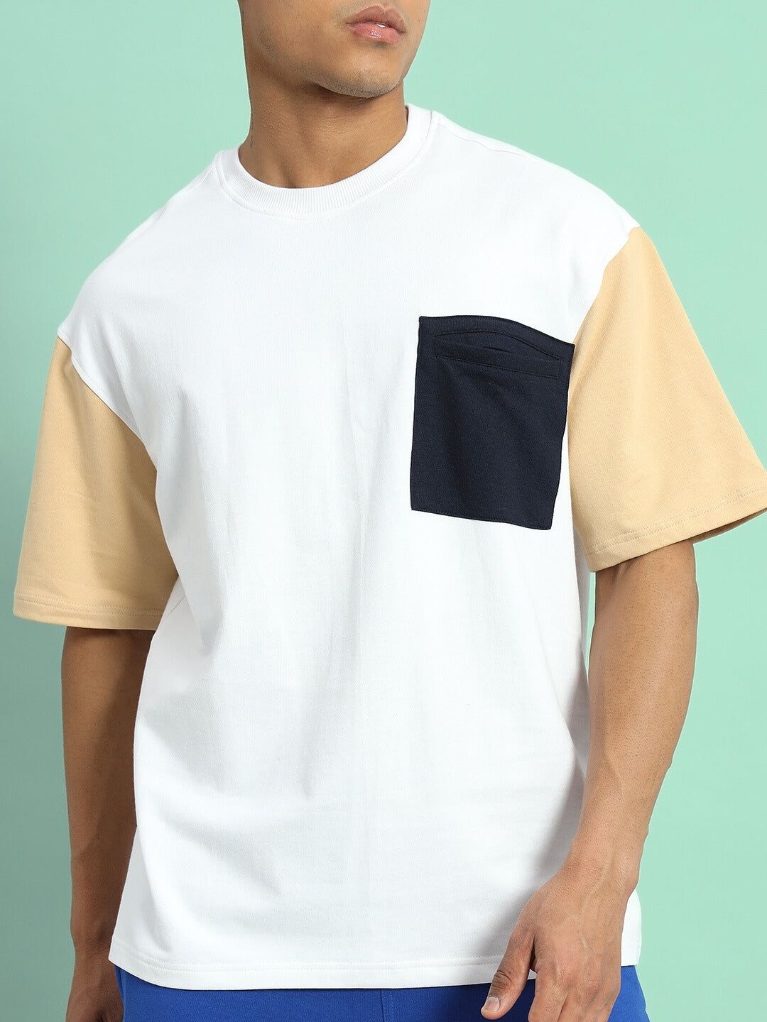 FRESCO COLOR BLOCKED OVERSIZED T-SHIRT WHITE BEIGE with short sleeves and a black pocket on the chest.