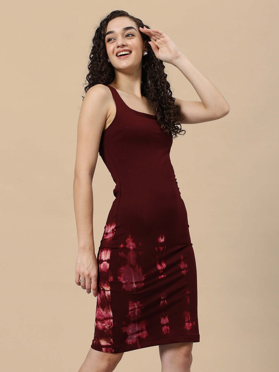 Woman modeling maroon Fergie tie-dye dress, made from premium cotton fabric with elastane, showcasing stylish and comfortable design.