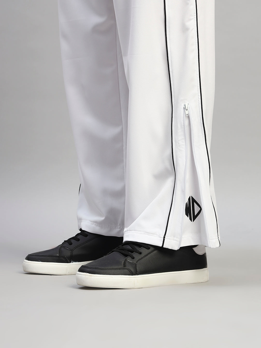 RELIGHT RELAXED-FIT JOGGERS (WHITE)