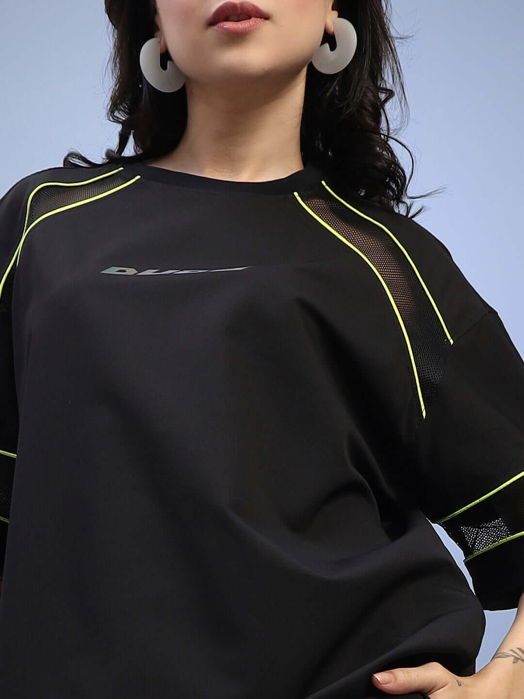 Woman wearing a black Salvo regular fit t-shirt with neon accents made of sports polyester, suitable for cold machine wash.