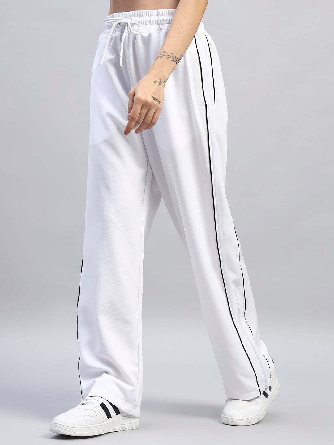 WOMEN'S RELIGHT RELAXED-FIT JOGGERS (WHITE)