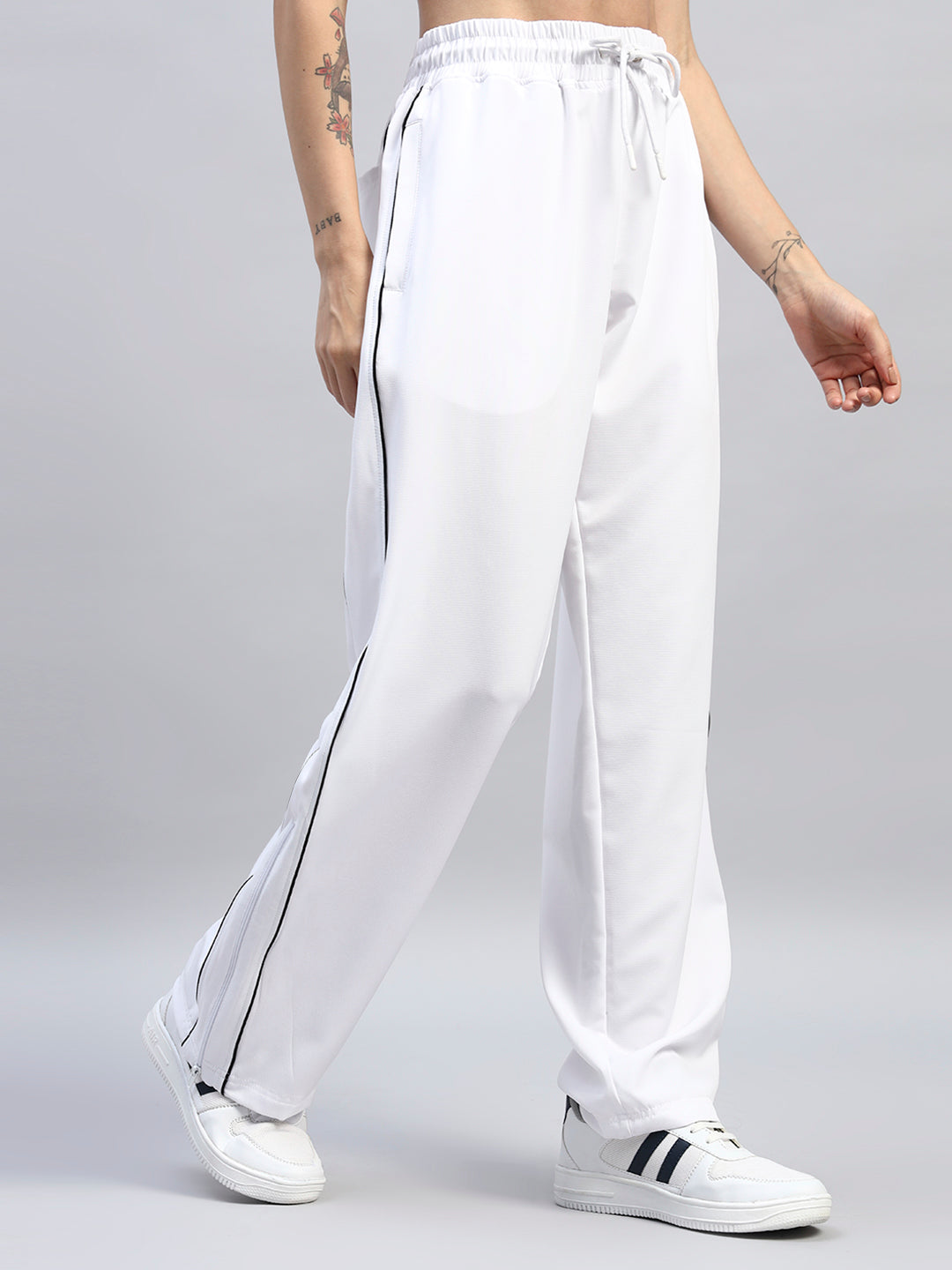 WOMEN'S RELIGHT RELAXED-FIT JOGGERS (WHITE)