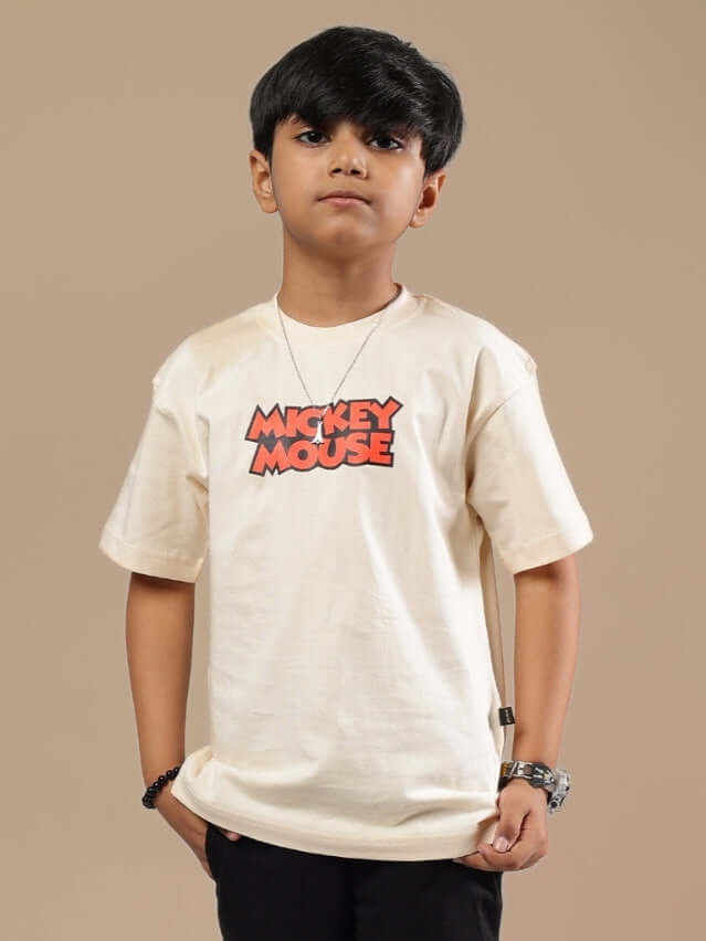 Child wearing DUDS MOUSE T-SHIRT FOR BOYS GIRLS OFF WHITE with a cute mouse graphic, featuring soft cotton material for comfort and style.