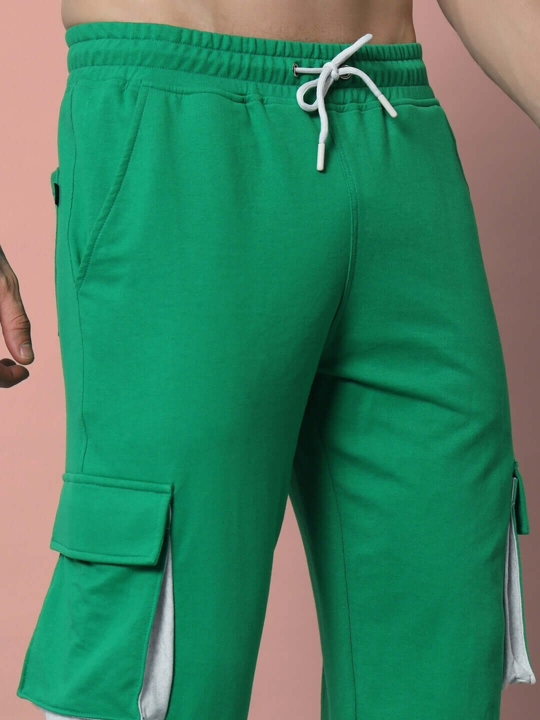 SKYSCRAPER RELAXED FIT CARGO PANT GREEN displayed on a mannequin against pink background
