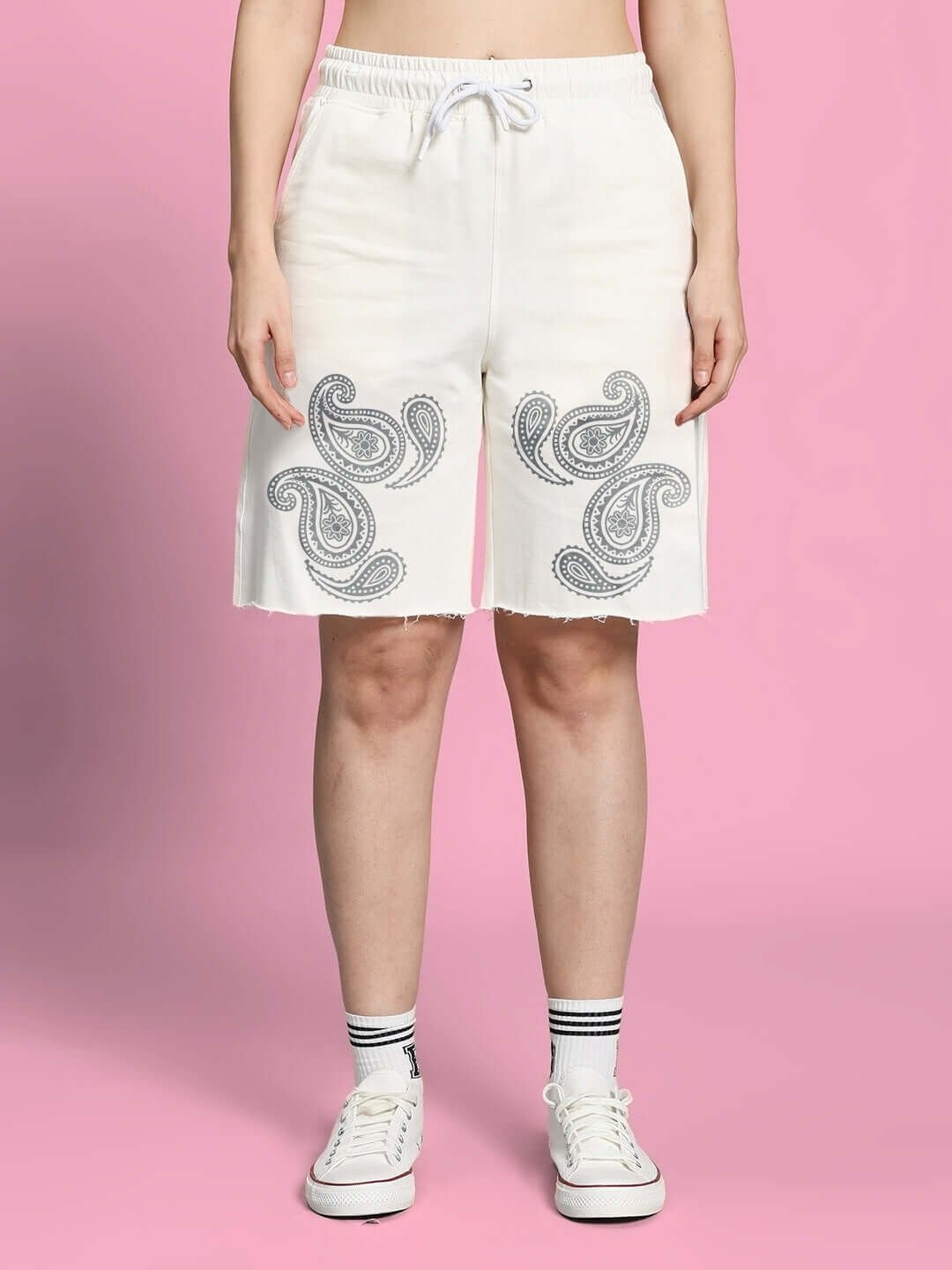 Women's off-white shorts with paisley print, featuring a regular fit and customizable size options, worn by a model.
