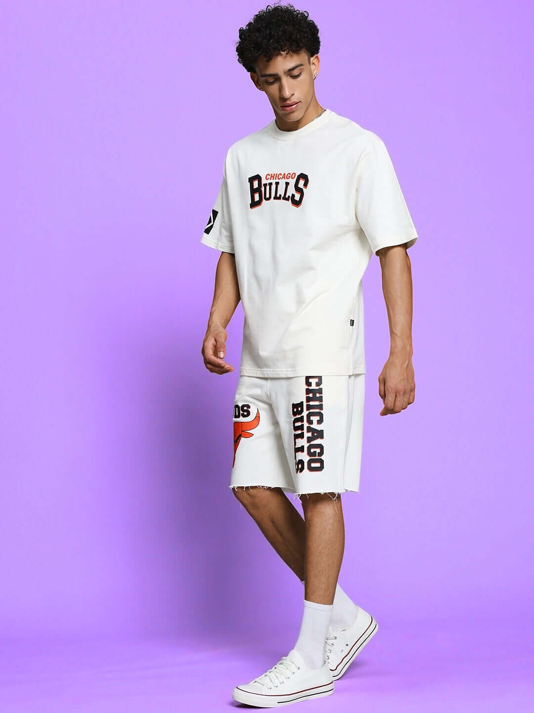 BLAZE BULLS PRINT CO-ORD SET in off-white with Chicago Bulls print, featuring premium cotton terry, worn by a model.