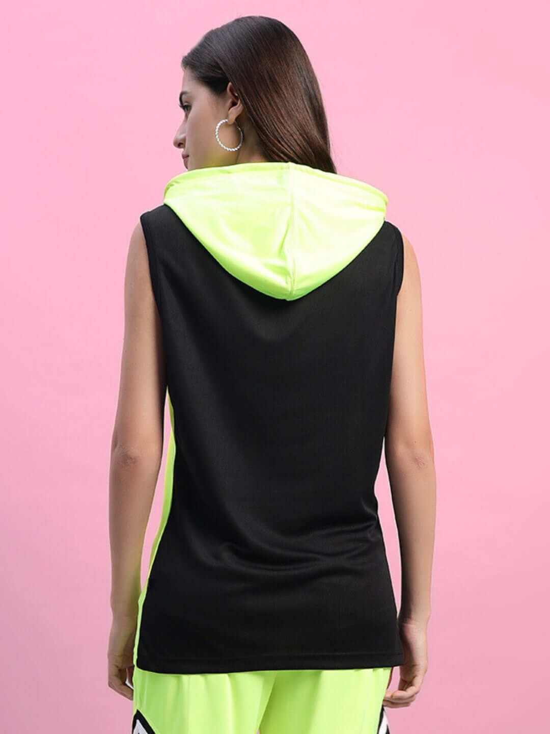 Back view of women's Franky gym t-shirt in neon green and black, featuring a hood and sleeveless design for workouts.