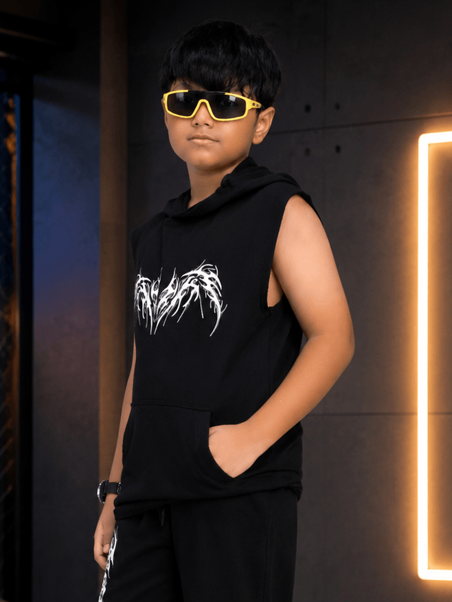 PHANTOM SLEEVELESS HOODED T-SHIRT FOR BOYS GIRLS BLACK worn by a young boy with sunglasses in a stylish setting.