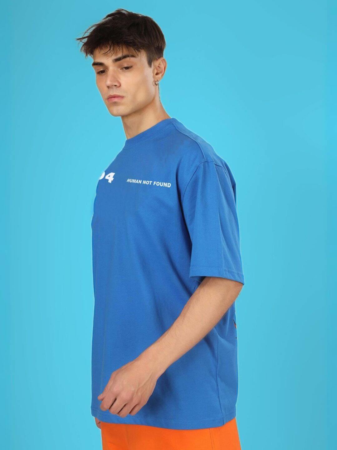 Model wearing 404 ERROR OVER-SIZED T-SHIRT ROYAL BLUE with tech-themed design, ideal for developers and tech enthusiasts.