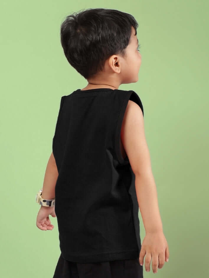 AMIGA T-SHIRT FOR BOYS & GIRLS BLACK shown in lifestyle setting