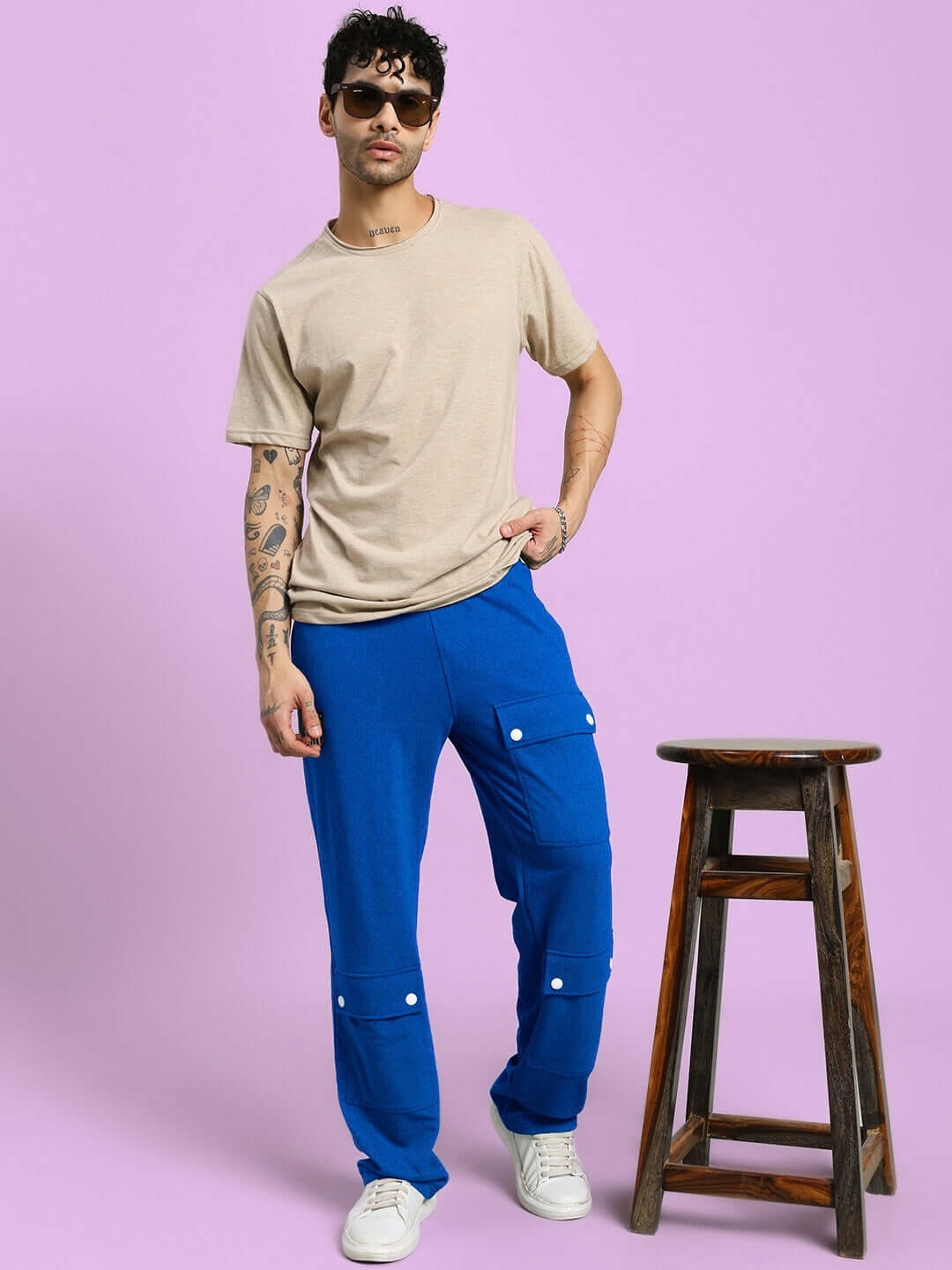 Model wearing AWESOME FLAP POCKET BAGGY JOGGER BLUE with beige t-shirt and white sneakers, showcasing a bold and comfortable streetwear style.