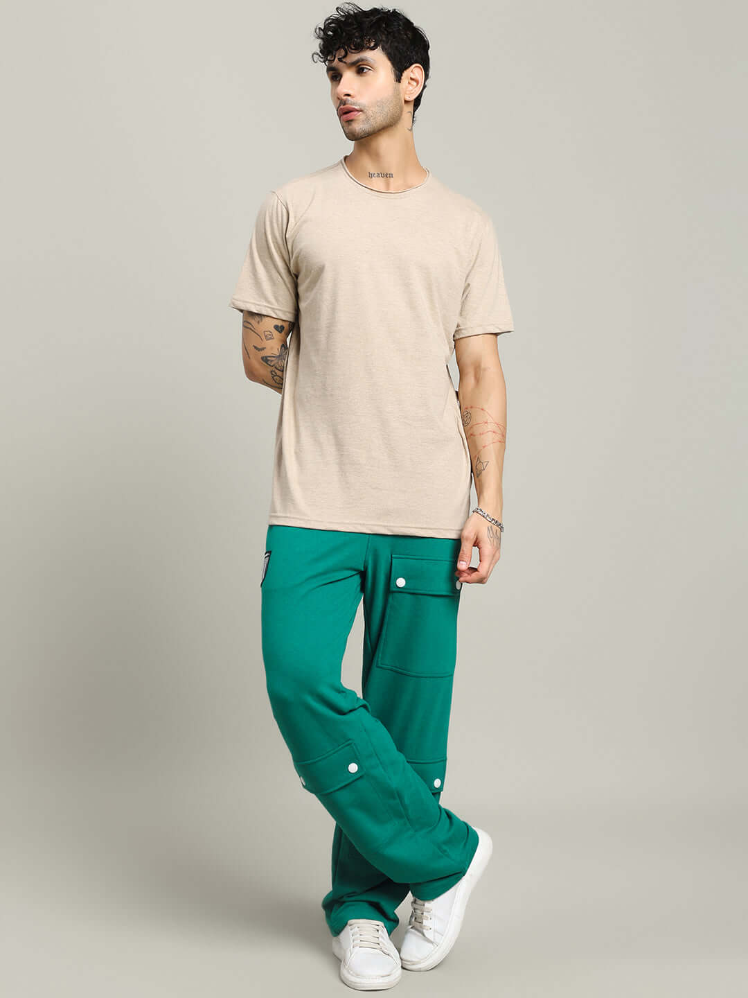 Model wearing AWESOME FLAP POCKET BAGGY JOGGER GREEN, showcasing baggy fit and trendy design for street style and active wear.