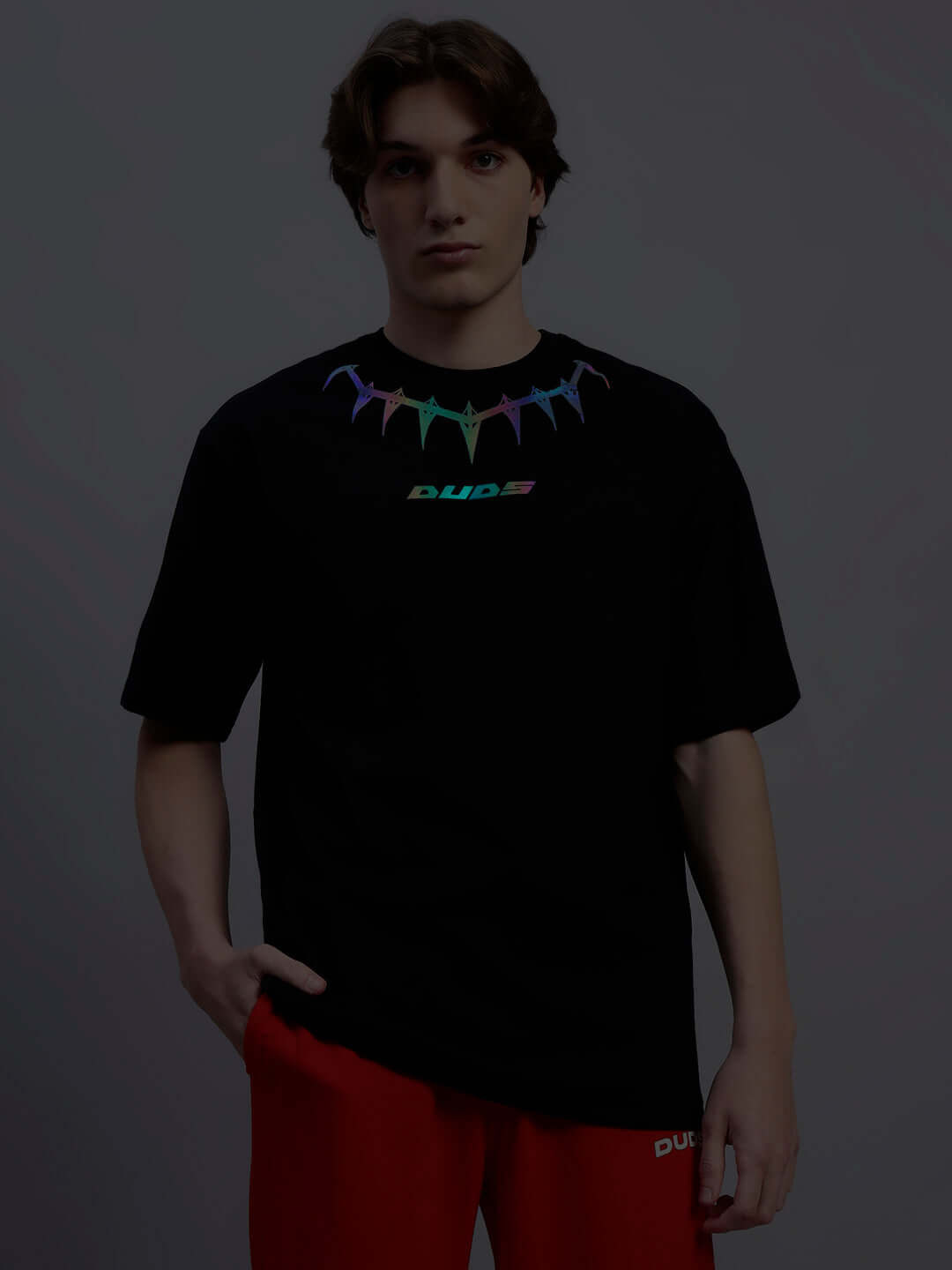 Model wearing a BLACK PANTHER REFLECTOR oversized T-shirt, premium cotton fabric, featuring a reflective design, comfortable and stylish.