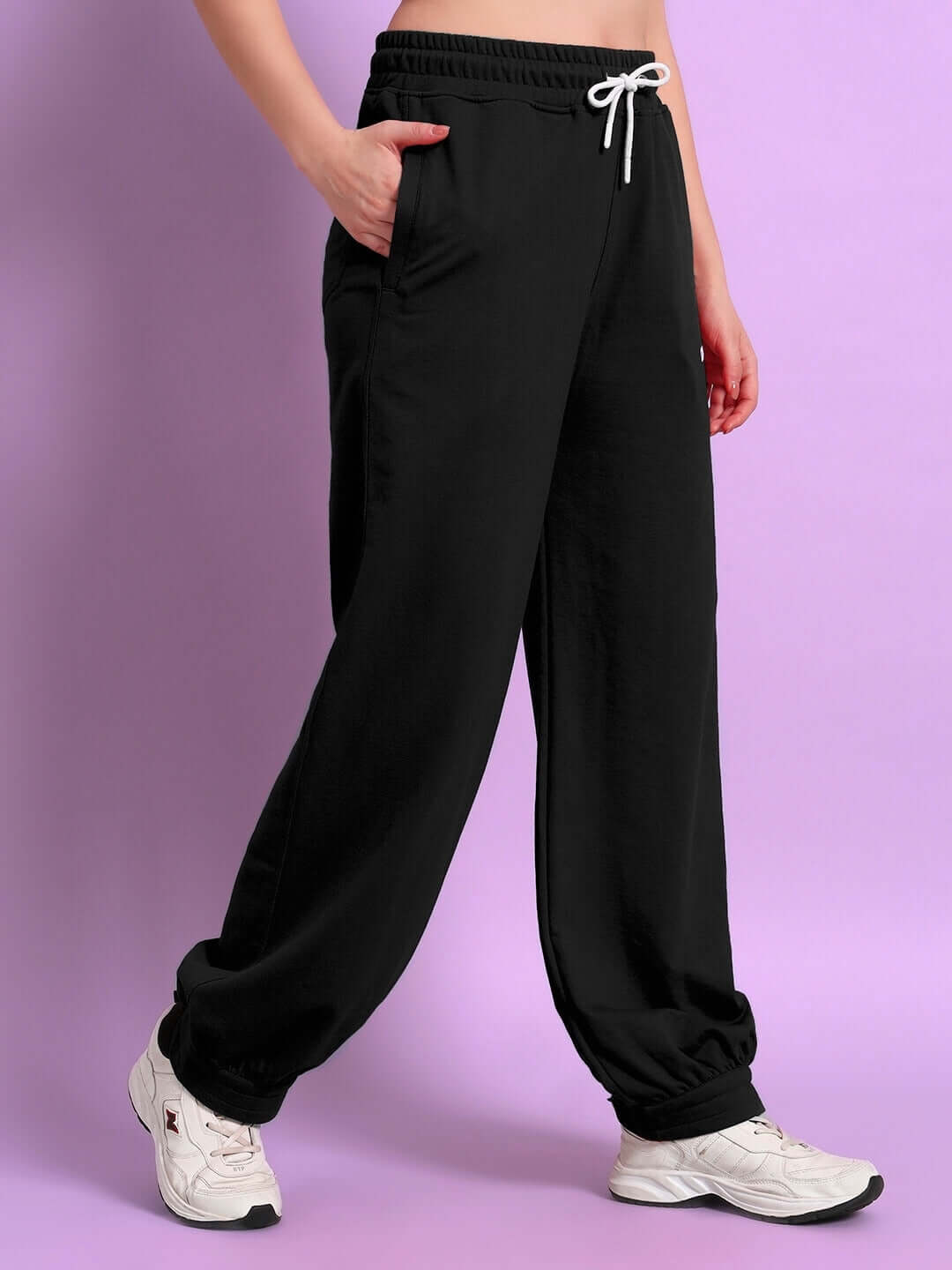 WOMENS AUSTRIAN RELAXED-FIT JOGGERS BLACK, comfy sportswear for women, casual joggers with relaxed fit, sleek black