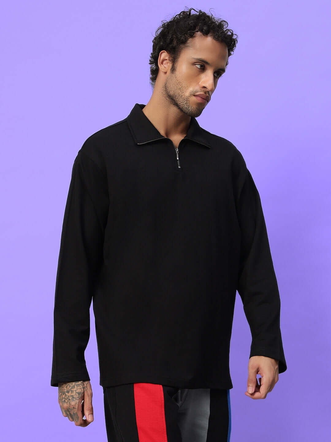 Model wearing Candid Oversized Sweatshirt in black, featuring a relaxed fit and streetwear style, perfect for everyday comfort.