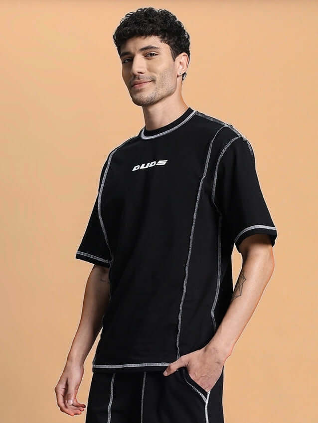 DYNAMIC OVER-SIZED CLASSIC T-SHIRT BLACK, modern urban style, premium cotton for comfort.