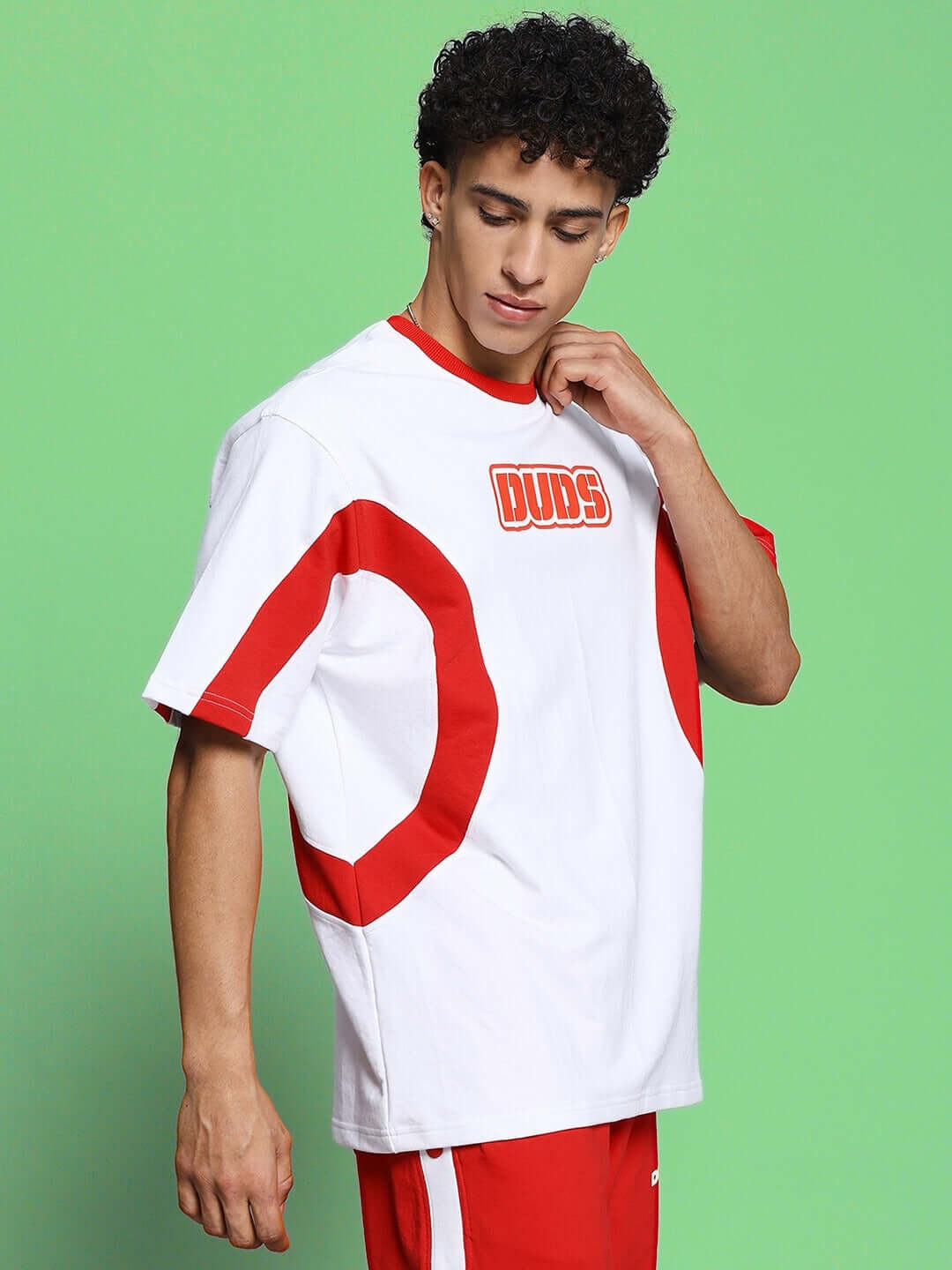 Model wearing EZEL OVER-SIZED T-SHIRT WHITE RED showcasing streetwear style.