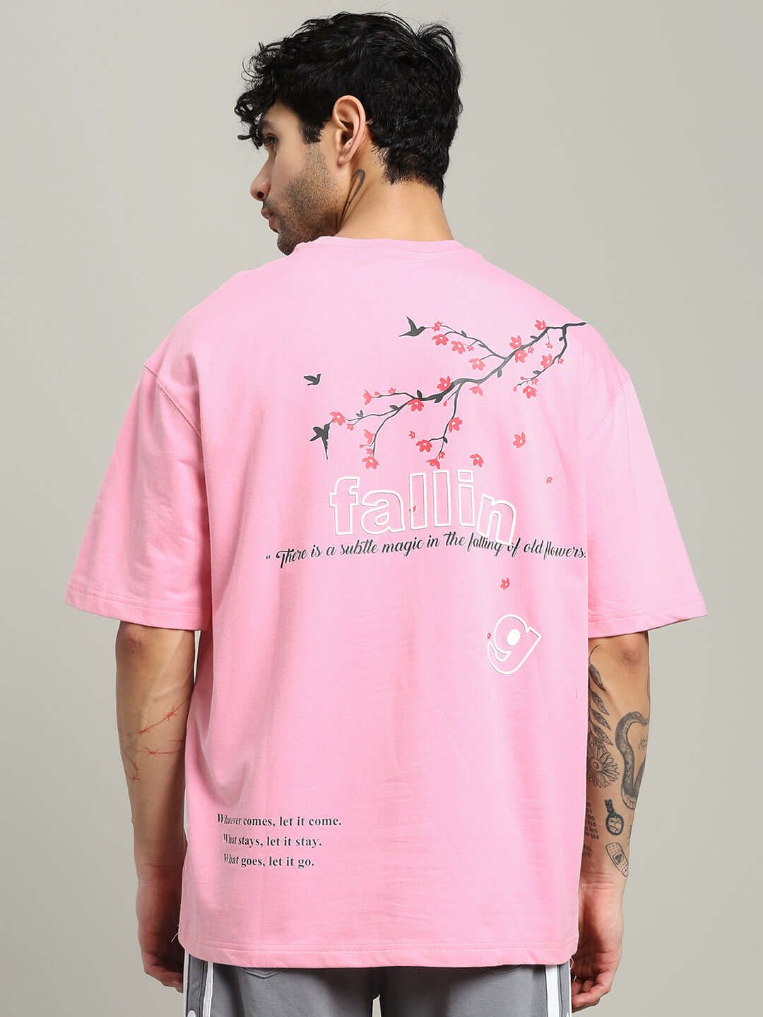 FALLING FLOWER T-SHIRT PINK in premium cotton blend with floral design and relaxed fit, perfect for casual wardrobe.