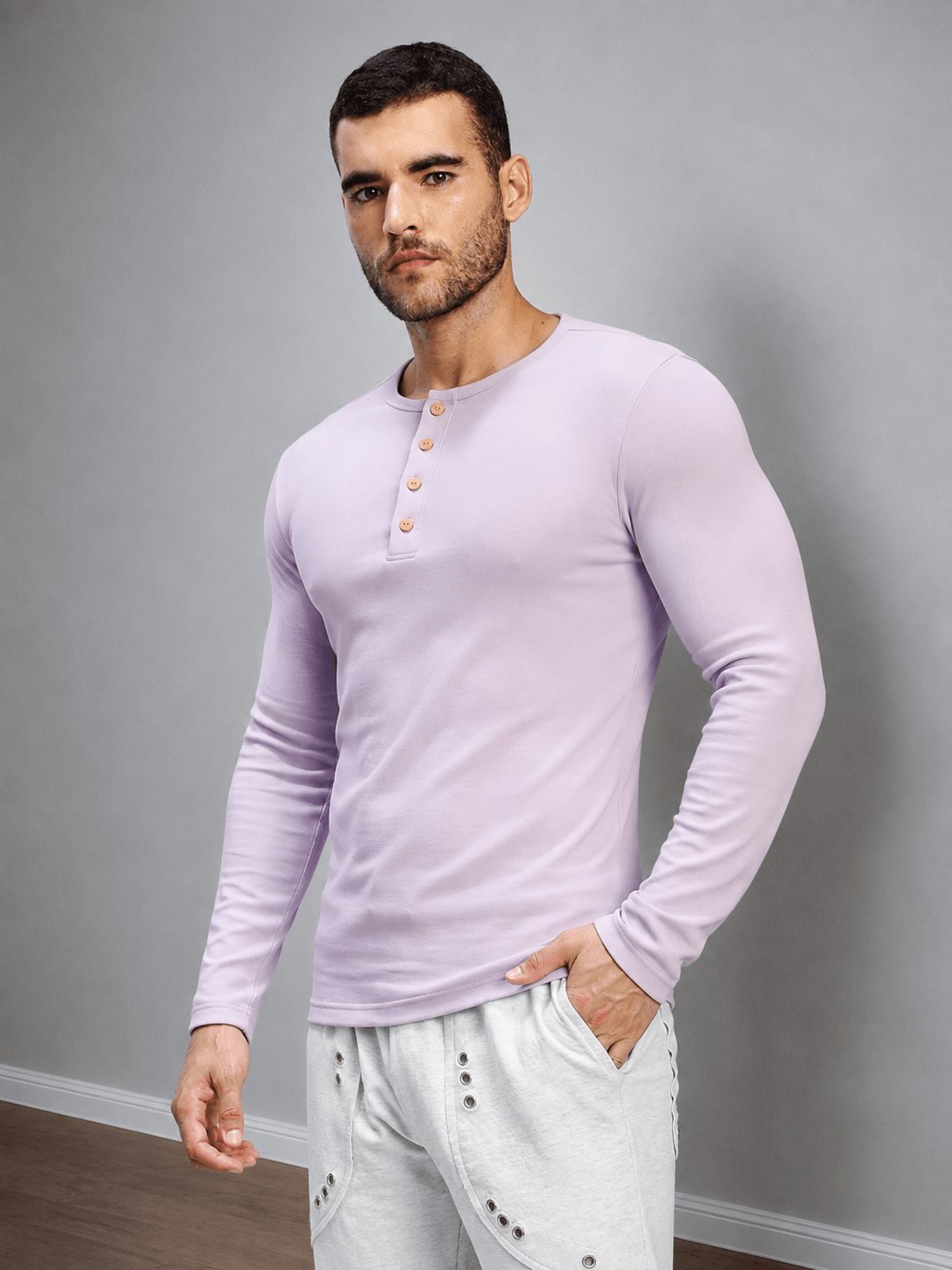 ATHLETIC FIT BUTTON-UP LAVENDER worn by a model, featuring a button-up design and soft lavender hue.