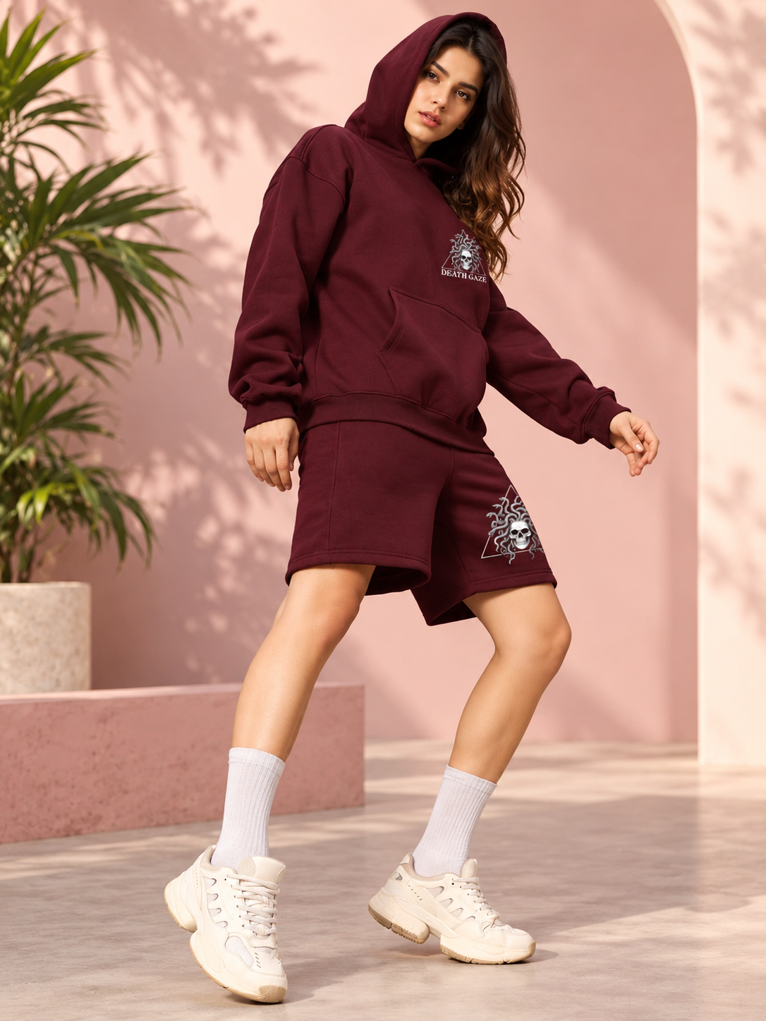 WOMEN GORGON SKULL PRINTED FLEECE SHORTS WINE
