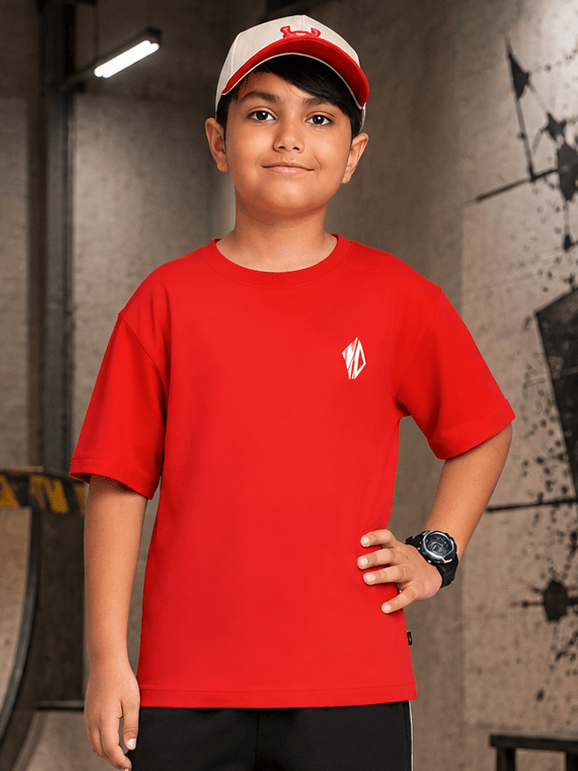 NEO STREET DROP T-SHIRT FOR BOYS GIRLS RED worn by a boy in a skate park, showcasing a bold streetwear style.