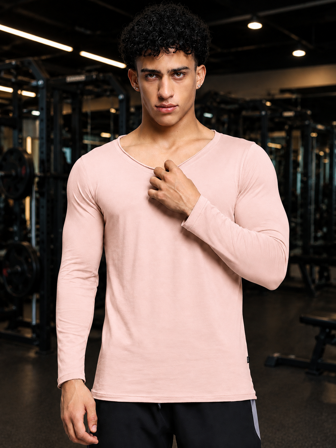 Stay chic and cozy in the JOEL SLIM FIT COTTON SWEATSHIRT BABY PINK—soft, feminine, and perfect for modern everyday style.