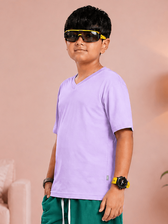 COOLFIT T-SHIRT FOR BOYS GIRLS LAVENDER worn by a boy, featuring a stylish lavender color and modern streetwear look.