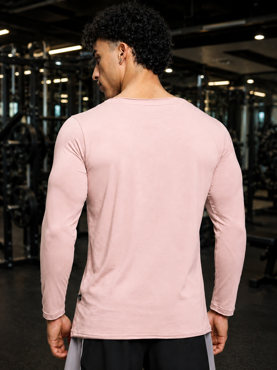 Stay chic and cozy in the JOEL SLIM FIT COTTON SWEATSHIRT BABY PINK—soft, feminine, and perfect for modern everyday style.