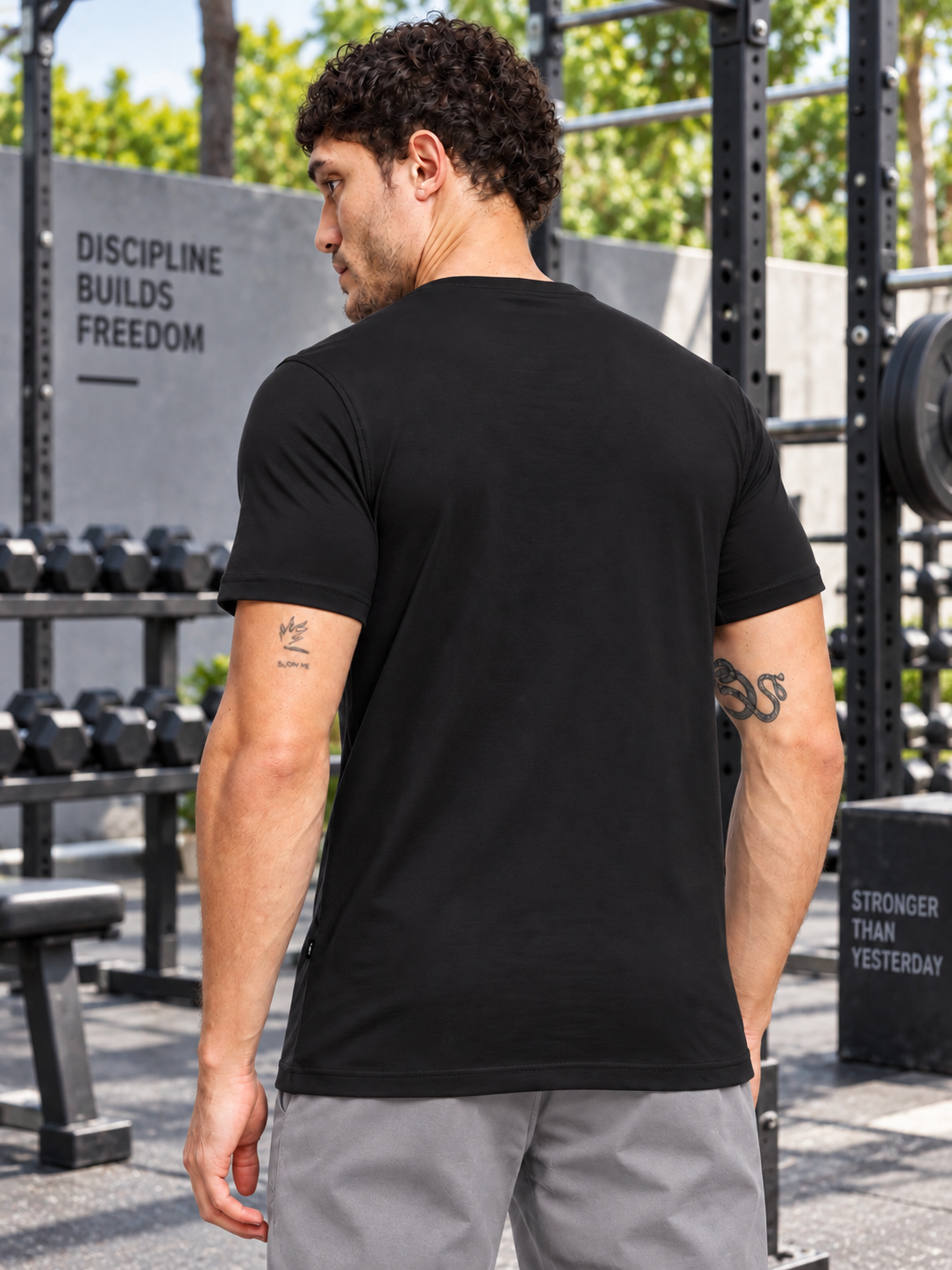 CLASSIC SLIM FIT T-SHIRT BLACK