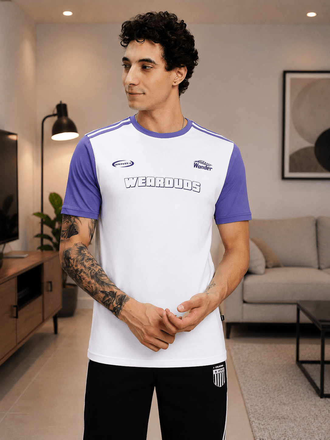 STREET WONDER REGULAR FIT T-SHIRT WHITE MULTI worn by a man with tattoos looking stylish indoors.