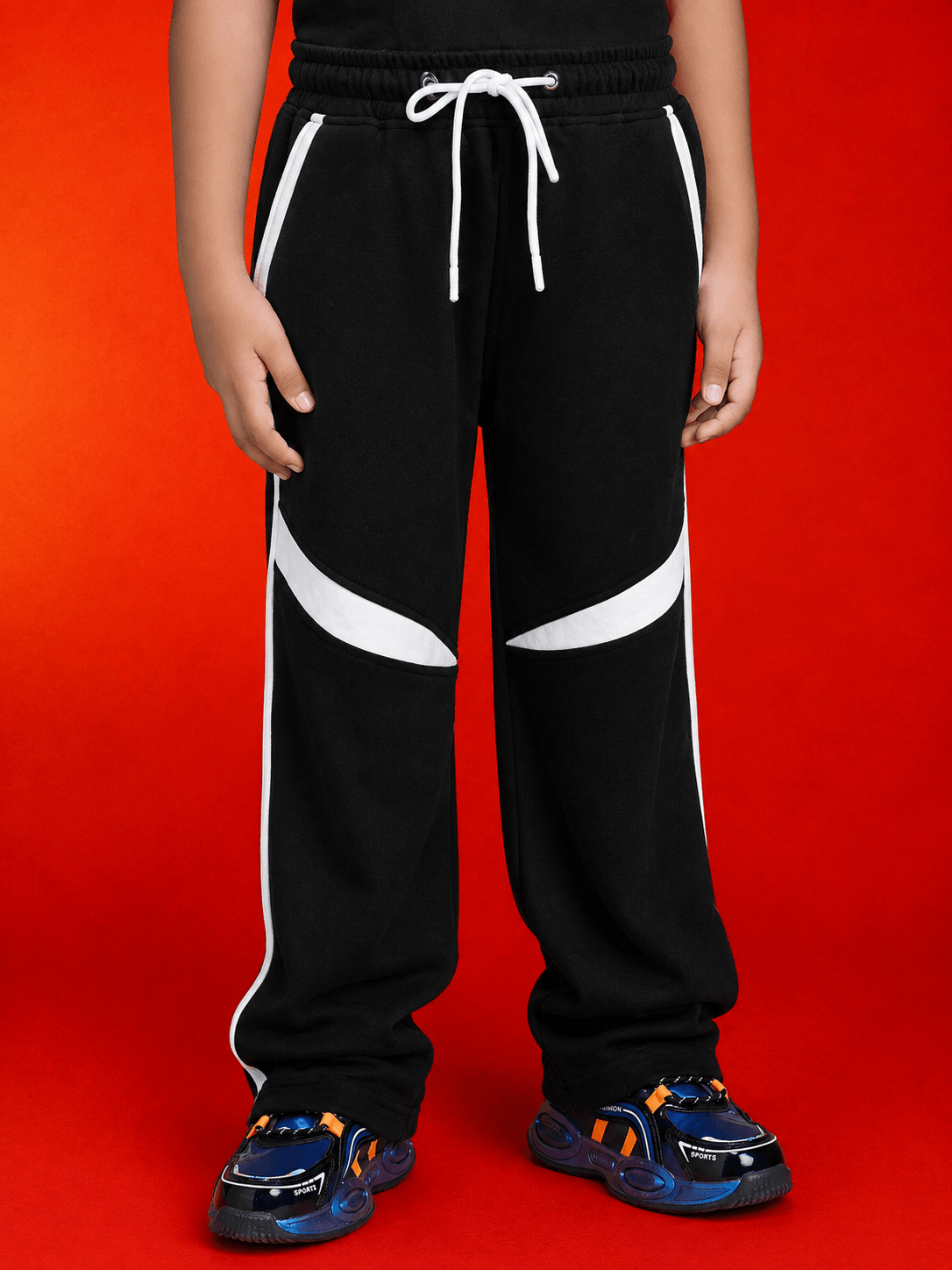 KIDS ROSTER JOGGER FOR BOYS GIRLS BLACK WHITE featuring sporty design and stylish pockets.