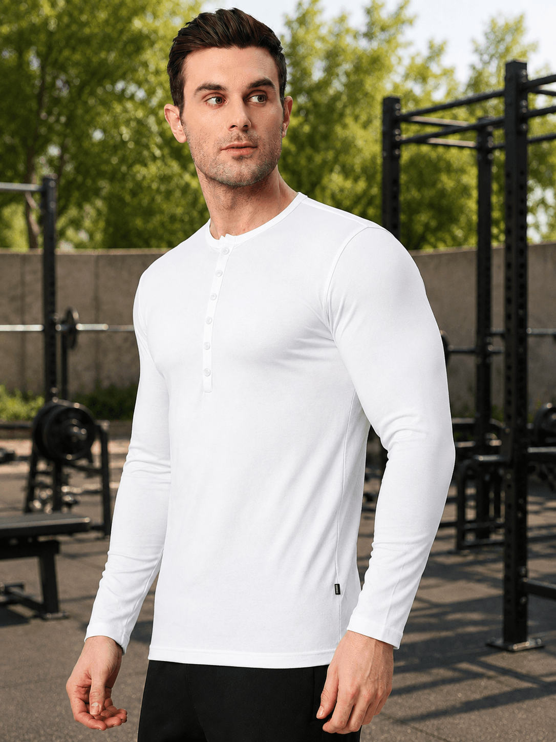 HENNY SLIM FIT SWEATSHIRT WHITE worn by a man in a fitness setting, showcasing a sleek, modern design.