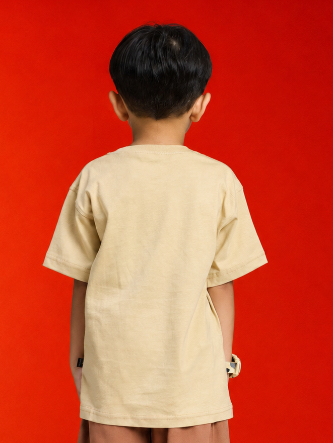 LITTLE EXPLORER TEDDY T-SHIRT FOR BOYS GIRLS BEIGE shown from the back against a vibrant red background.