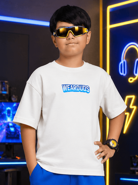 FUSION T-SHIRT FOR BOYS GIRLS WHITE displayed by a boy wearing sunglasses.