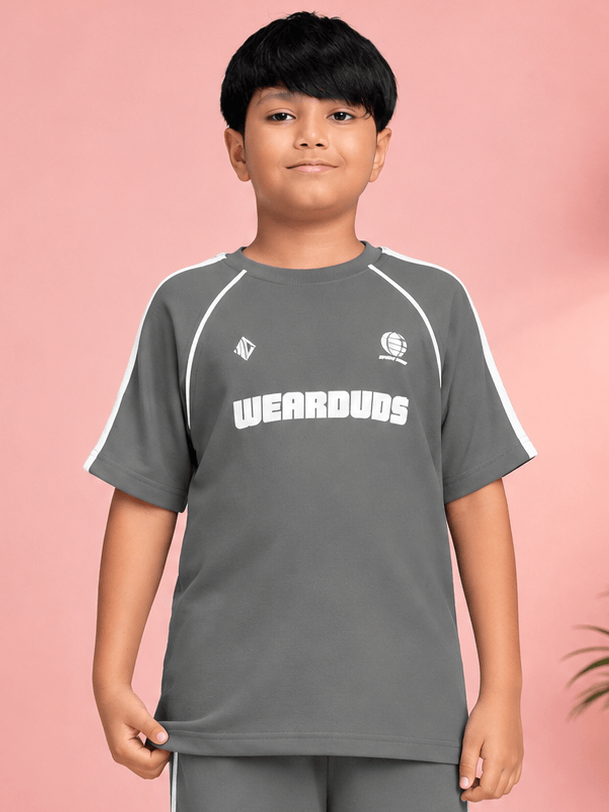 KIDS ROSTER T-SHIRT BOYS GIRLS GREY WHITE worn by a boy posing confidently against a pink background.