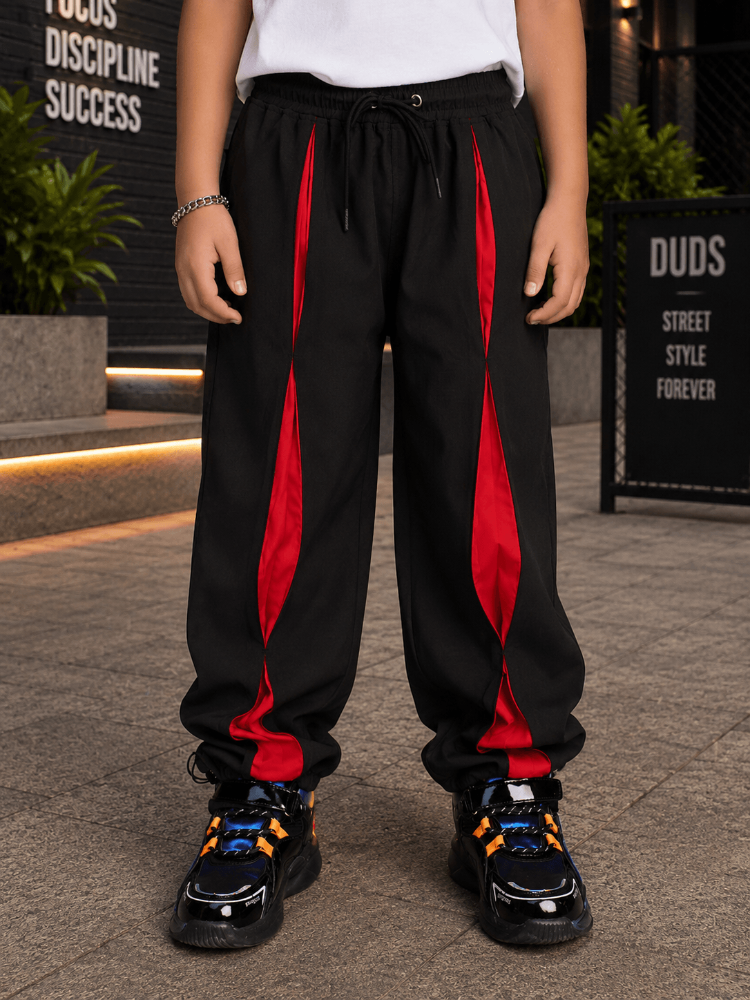 UNISON RELAXED-FIT JOGGER FOR BOYS GIRLS BLACK RED stylish design with red accents and comfortable fit for kids.