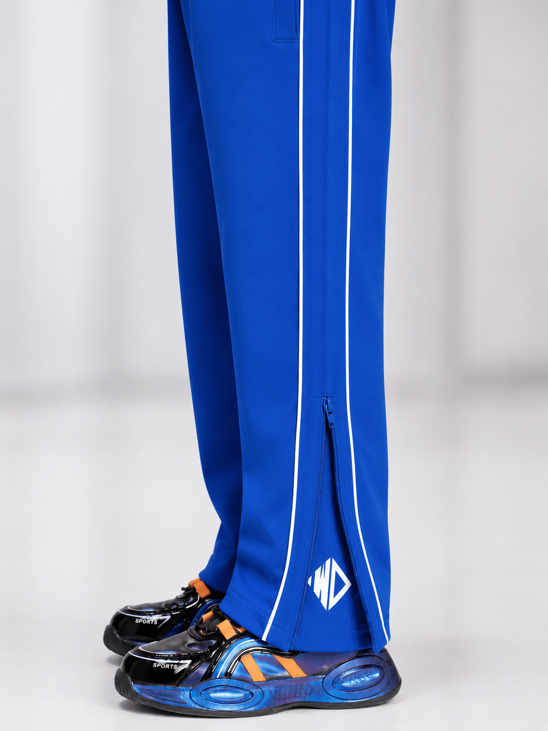 RELIGHT RELAXED FIT JOGGER FOR BOYS GIRLS ROYAL BLUE in royal blue with zipper detail worn with stylish sneakers.