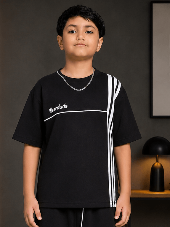 YOUTH CONTREST PIPING T-SHIRT FOR BOYS GIRLS BLACK worn by a boy, featuring contrast piping detail and sporty design.