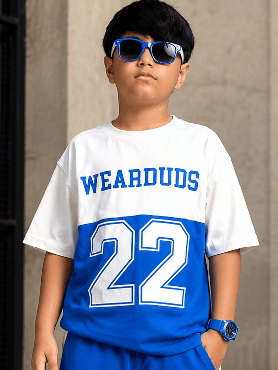 ELECTRIC FLEX T-SHIRT FOR BOYS GIRLS WHITE BLUE worn by a boy in sunglasses, featuring sporty design with blue and white colors.