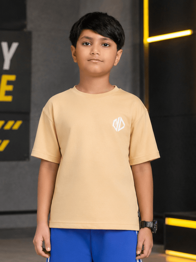 NEO STREET DROP T-SHIRT FOR BOYS GIRLS RED BEIGE worn by a boy in a beige t-shirt with a modern design.