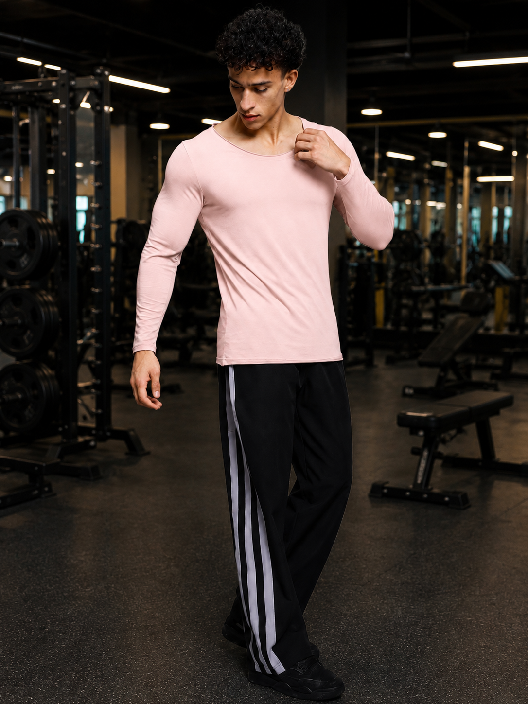 Stay chic and cozy in the JOEL SLIM FIT COTTON SWEATSHIRT BABY PINK—soft, feminine, and perfect for modern everyday style.