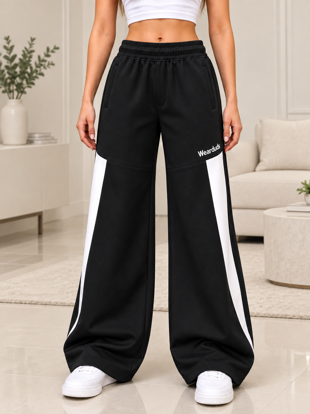 WOMEN PULSE RELAXED-FIT JOGGERSN BLACK WHITE