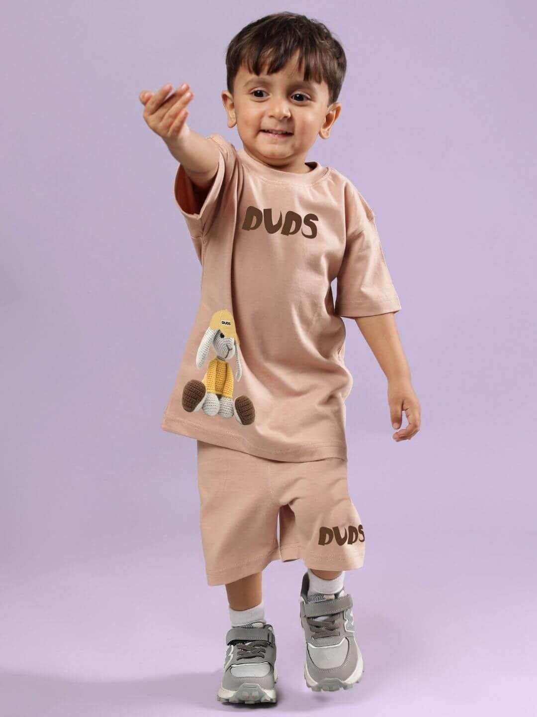 Child wearing FLINT BUNNY T-SHIRT FOR BOYS AND GIRLS BEIGE, playful design, casual style.