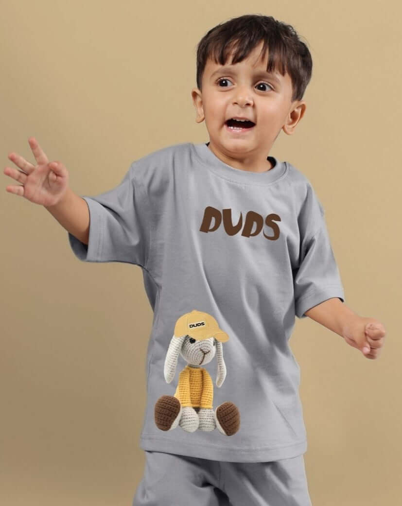 Child wearing FLINT BUNNY T-SHIRT FOR BOYS AND GIRLS GREY with cute bunny design.
