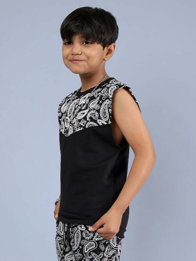 Boy wearing FREESTYLER OVERSIZED T-SHIRT FOR BOYS & GIRLS BLACK with paisley pattern, made to order by DUDS.