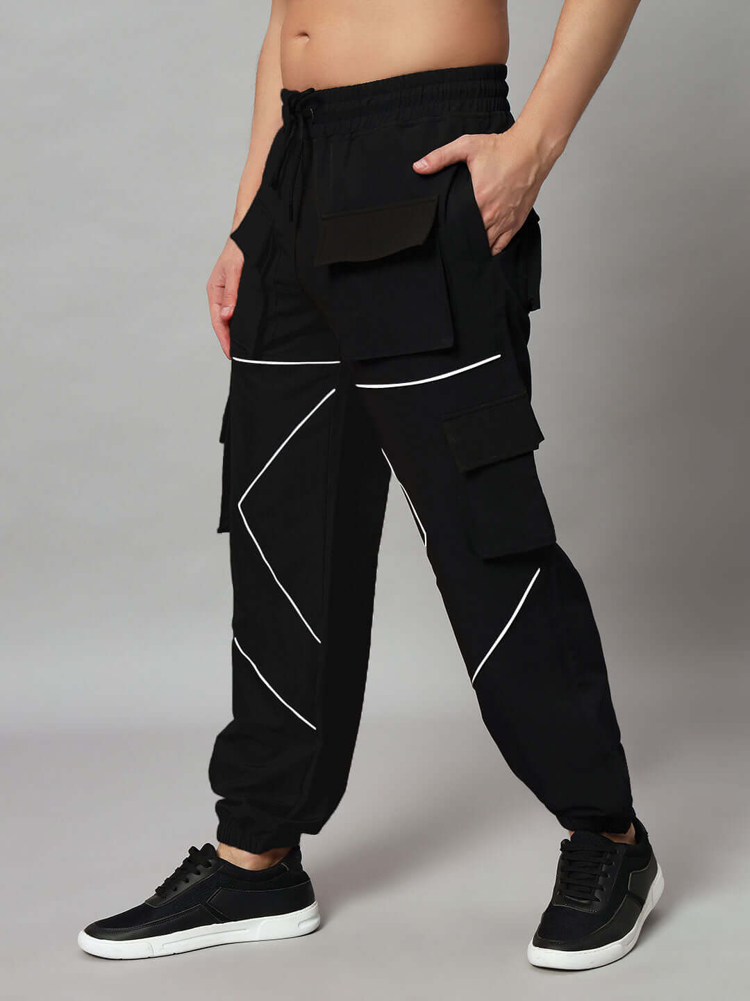 FRONTLINE REFLECTOR PARACHUTE CARGO PANT BLACK with bold reflective accents and utility pockets, ideal for stylish trendsetters.